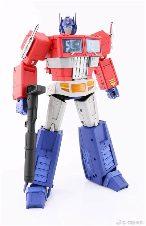 Witching Square Optimus Prime: The Savior of Cybertron?